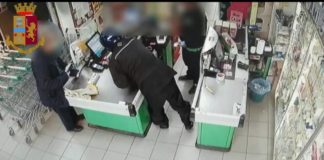 Rapina un negozio di animali al Tiburtino Terzo rapina