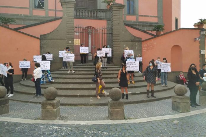 manifestazione_commercianti_marino_25_05