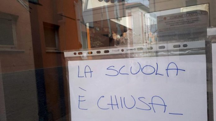 scuola_chiusa
