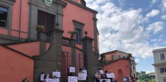 Adriano Palozzi ‘Vicinanza a Commercianti’ manifestazione_commercianti_marino_25_05