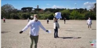 I Commercianti di Grottaferrata riconsegnano al Sindaco le chiavi dei negozi per protesta manifestazione_commercianti_grotta_02_05