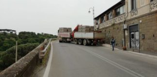 Autotreno in panne a Marino Laziale autotreno_panne_marino