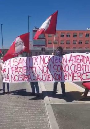 flash_mob_sanita_potere_al_popolo