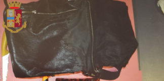 Genzano, nascondeva nel sottosella del ciclomotore 2 pistole pistole_sequestrate_genzano