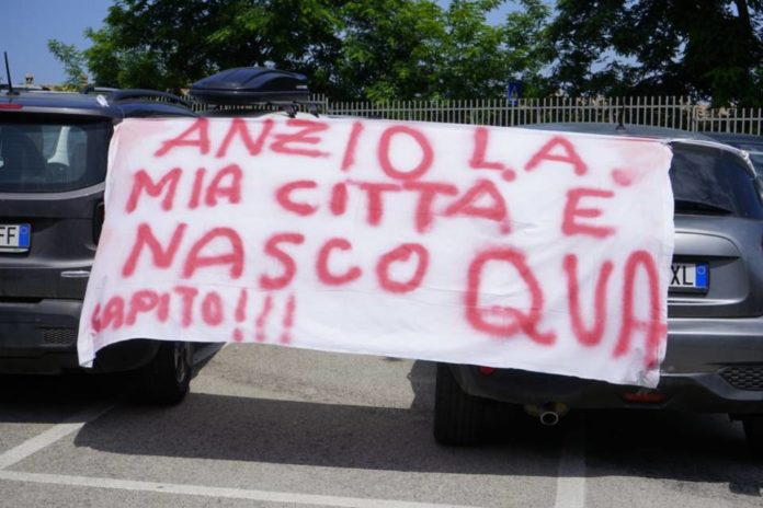 flash_mob_drive_in_24_05