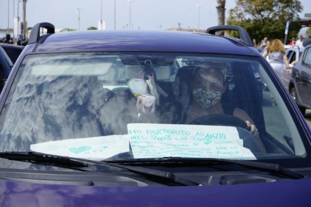 flash_mob_drive_in_24_05