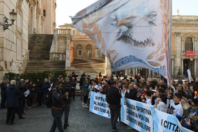 proteste_lazio_nuoto_piscina_garbatella