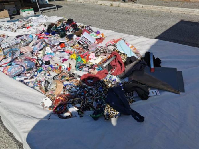 sequestrati_bigiotteria_argenteria_mercato_ciampino_05_06