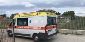Bimbo di 3 anni rischia di affogare nella sua piscina ad Anzio ambulanza_bimbo_piscina_anzio