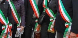 Rifiuti, protesta dei sindaci in Piazza del Campidoglio sindaci