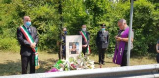 Omaggio floreale a Serena Mollicone omaggio_serena_mollicone