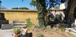 Lo stato di abbandono del cimitero di Pratica di Mare cimitero_pratica_mare