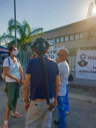 sit_in_la_puzza_ci_ammazza_12_09