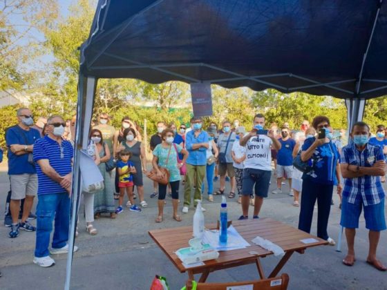 sit_in_la_puzza_ci_ammazza_12_09