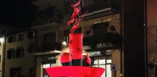 A Nemi la fontana della Diana si accende di rosso per la Giornata contro la violenza sulle donne nemi_fontana_fiana_rosso_giornata_contro_violenza_sulle_donne