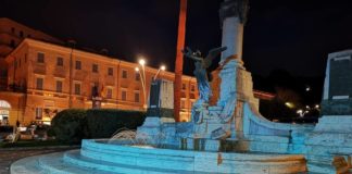 Frascati s’illumina di blu per i bambini e gli adolescenti frascati_blu_monumento_caduti_20_11