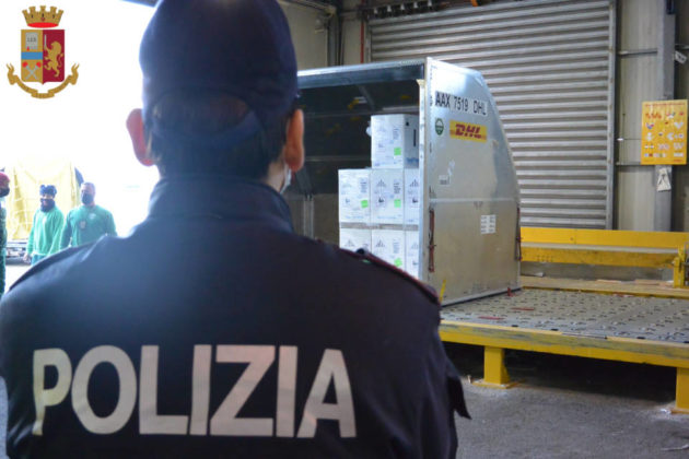 ciampino_scortati_polizia_lotti_vaccinali