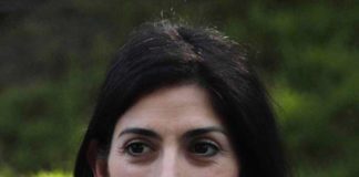 Rifiuti, sindaca Raggi firma ordinanza per riapertura discarica di Albano raggi