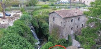 Cecchina, deposito di lapidi davanti al vecchio mulino