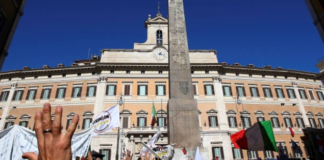 Francesca De Vito e gli attivisti M5S sulla manifestazione del 21 luglio