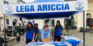 Ariccia, fila ai gazebo della Lega per i referendum sulla Giustizia