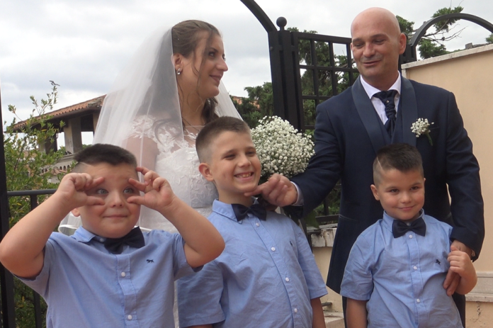 Alessandro e Federica con i 3 figli