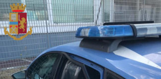 Anzio, litiga con una donna e aggredisce una volante