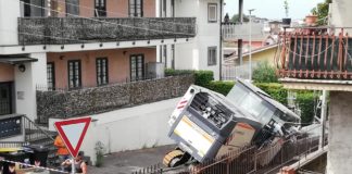 Marino, voragine in via Moro marino_voragine_foto_gruppo_fb_sei_frattocchie_se