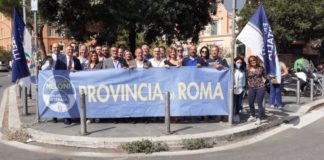 Rifiuti, Flash mob di Fratelli d’Italia sotto il palazzo della Regione Lazio flashmobfdi