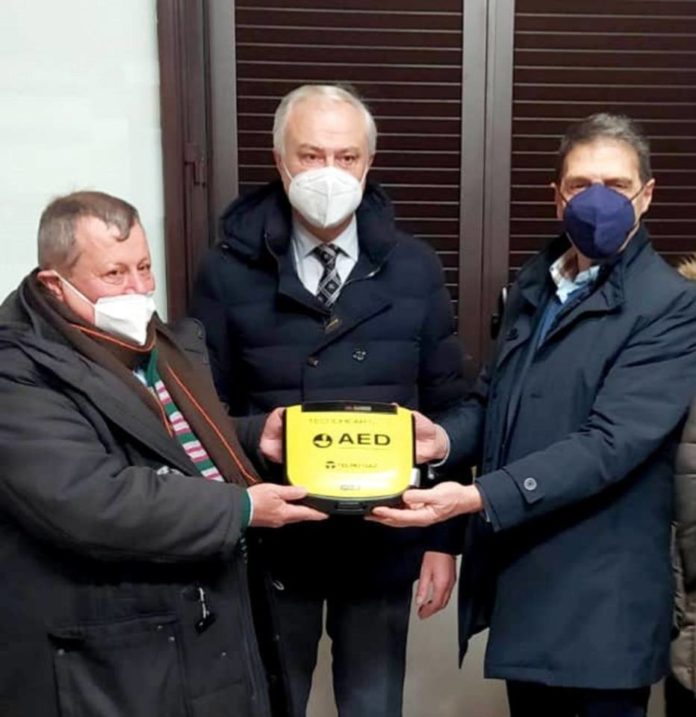 0194213a-84bc-4124-b31a-97abed5cf484 defibrillatore