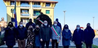 Depositate le corone di fiori ricordando il bombardamento