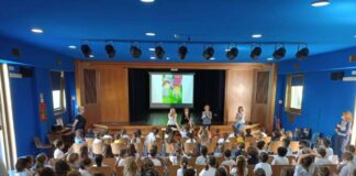 Bambini, presentato “Le sorelle Ti” di Morena Mancinelli nella scuola in cui è nato