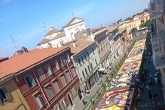 GENZANO, “UNA CITTA’ CHE SI COLORA DI FIORI PER FESTEGGIARE L’AMBIENTE”