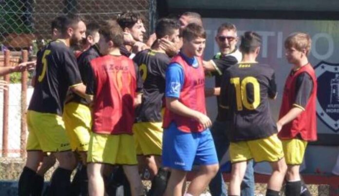 atletico lariano durante gara di coppa