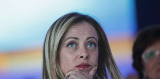 Europa, il fantagruppi parlamentari e la politica del buco della serratura meloni