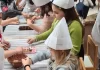 Pasqua coi bambini, laboratorio per realizzare cioccolatini