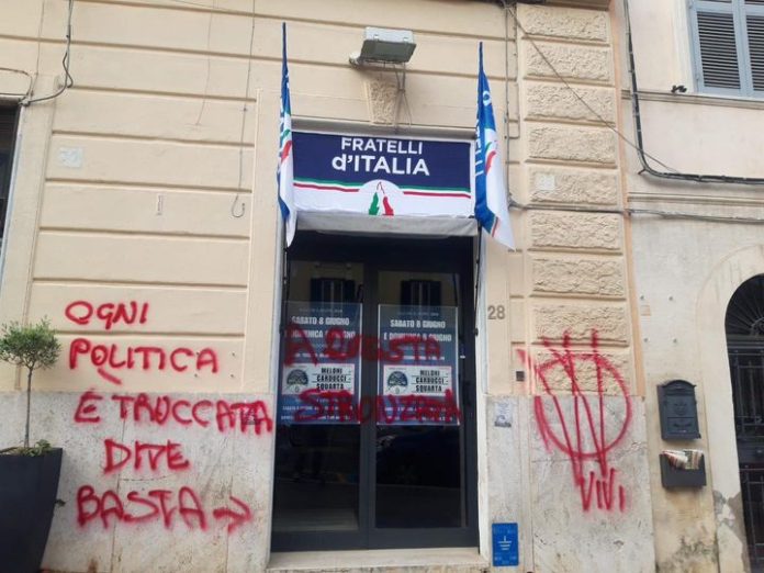 La sede di Fdi e Gioventù Nazionale di Genzano vandalizzata sedefdivandalizzatagenzano