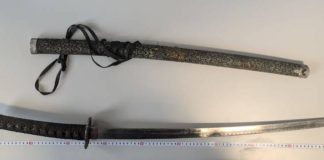 Assegnato e posto nella disponibilità dell’avente diritto l’immobile ATER liberato dai Carabinieri e dalla Polizia Locale di Ciampino in via Lisbona. Rinvenuta all’interno dell’appartamento katana posta in sequestro