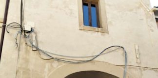 Udc Monte Compatri “Rimozione dei cavi dell’arco parrocchiale: un intervento del gestore della rete elettrica, non del Comune”