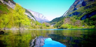 Lago di Tenno: un gioiello naturale tra le montagne del Trentino Alto-Adige Lago di Tenno