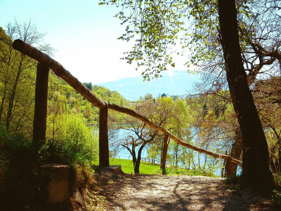 Passeggiata lungo il lago di Tenno