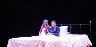 “Un letto per due”, con Riccardo Polizzy Carbonelli e Marina Lorenzi al Teatro Golden