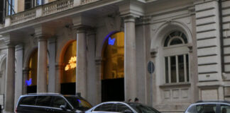 Ncc Italia, ok all’iter di riforma dei mezzi non di linea roma_ncc_doppia_fila-clienti_attesa_albego_lusso_agenzia_nova